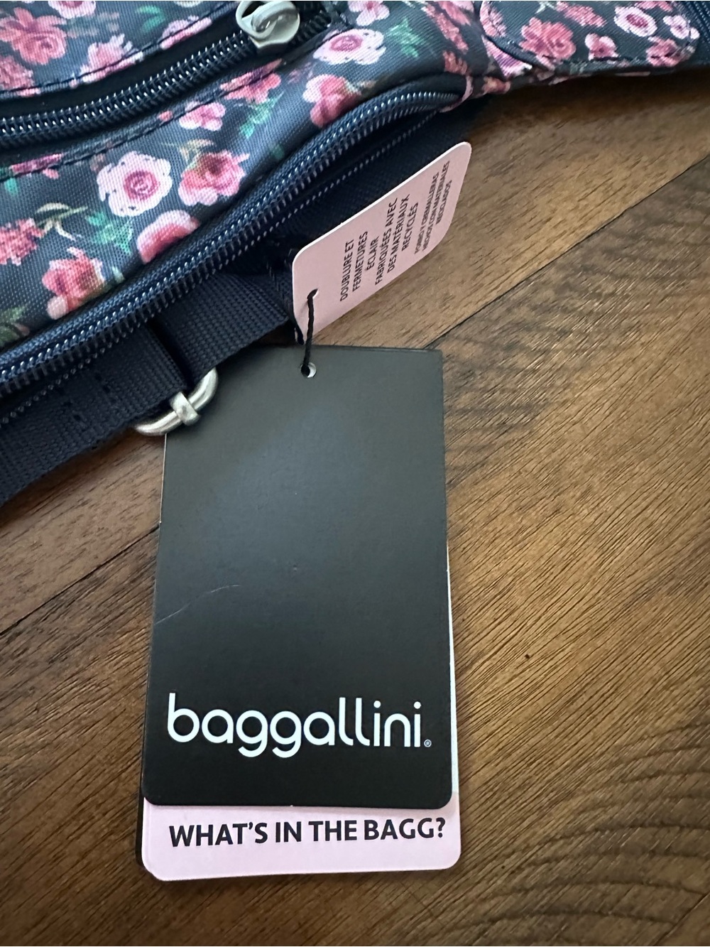 Baggallini Navy Crossbody Sling with Pink Floral Print NWT - Picture 4 of 5